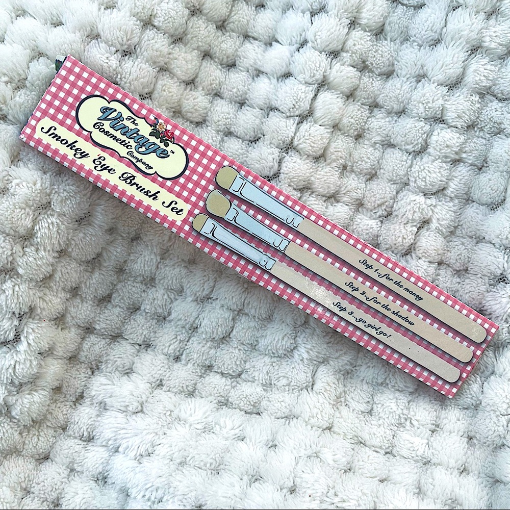 🌸 5 for $25 The Vintage Cosmetic Company Smokey Eye Brush Set